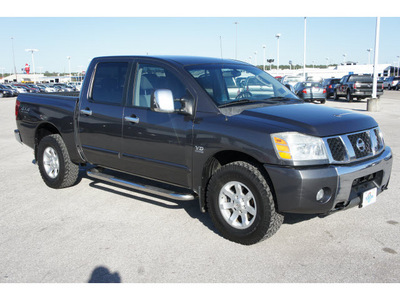 nissan titan 2004 gray le gasoline 8 cylinders 4 wheel drive automatic 77388