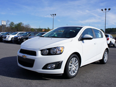 chevrolet sonic 2012 white hatchback lt gasoline 4 cylinders front wheel drive automatic 27330