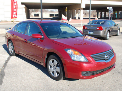 nissan altima 2008 dk  red sedan 2 5 s gasoline 4 cylinders front wheel drive automatic 67210