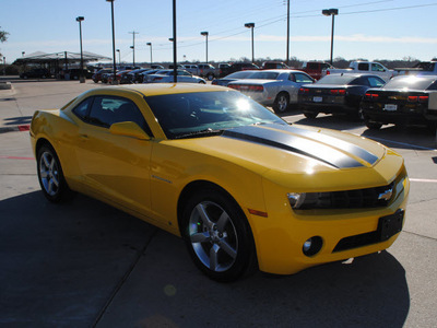 chevrolet camaro 2010 yellow coupe lt gasoline 6 cylinders rear wheel drive automatic 76087