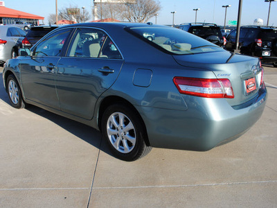 toyota camry 2010 green sedan le 4 cylinders front wheel drive automatic 75228