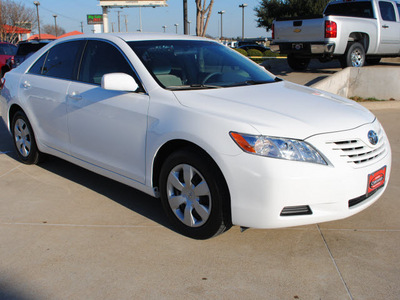 toyota camry 2009 white sedan le gasoline 4 cylinders front wheel drive automatic 75228