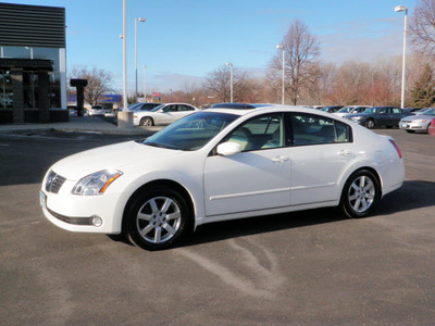 nissan maxima 2004 white sedan 3 5 sl gasoline 6 cylinders front wheel drive automatic 55124