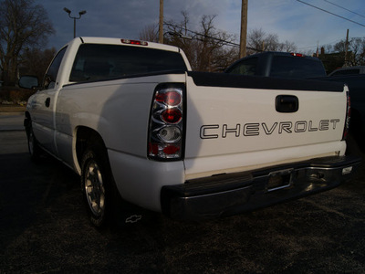 chevrolet silverado 1500 2002 white pickup truck gasoline 6 cylinders rear wheel drive automatic 60115