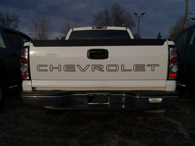 chevrolet silverado 1500 2002 white pickup truck gasoline 6 cylinders rear wheel drive automatic 60115