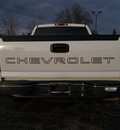chevrolet silverado 1500 2002 white pickup truck gasoline 6 cylinders rear wheel drive automatic 60115