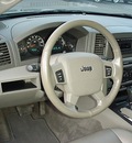jeep grand cherokee 2005 tan suv laredo gasoline 8 cylinders 4 wheel drive automatic 06019