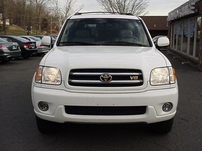 toyota sequoia 2004 white suv limited gasoline 8 cylinders 4 wheel drive automatic 06019