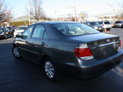 toyota camry 2005 phantom gray sedan le gasoline 4 cylinders front wheel drive automatic with overdrive 07701