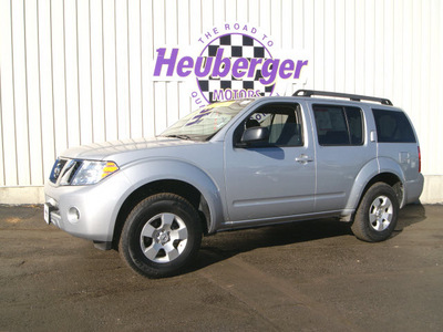 nissan pathfinder 2010 silver suv gasoline 6 cylinders 4 wheel drive automatic 80905