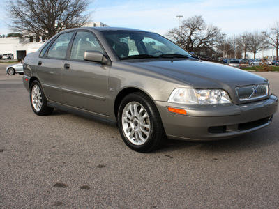 volvo s40 2004 gray sedan gasoline 4 cylinders dohc front wheel drive automatic 27616