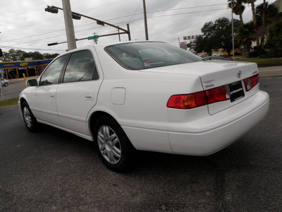 toyota camry 2001 white sedan le gasoline 4 cylinders dohc front wheel drive automatic 32401