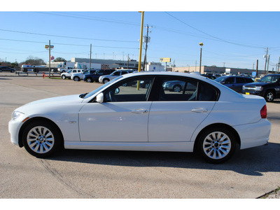 bmw 3 series 2009 white sedan 328i gasoline 6 cylinders rear wheel drive automatic 77037