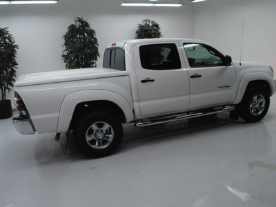 toyota tacoma 2009 white prerunner v6 gasoline 6 cylinders 2 wheel drive automatic 91731