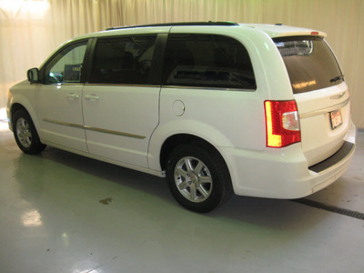 chrysler town and country 2011 white van touring flex fuel 6 cylinders front wheel drive automatic 44883