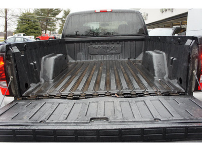 chevrolet silverado 1500 2005 black z71 gasoline 8 cylinders 4 wheel drive automatic with overdrive 08844