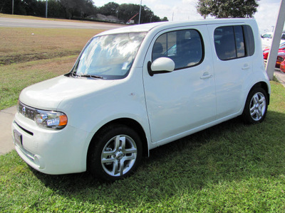 nissan cube 2011 white suv sl gasoline 4 cylinders front wheel drive automatic 33884