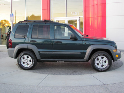 jeep liberty 2005 green suv sport gasoline 6 cylinders 4 wheel drive automatic 33884