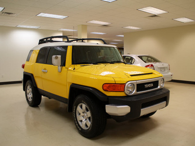 toyota fj cruiser 2007 sun fusion suv fj cruiser gasoline 6 cylinders 4 wheel drive automatic 27707