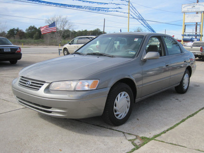 toyota camry 1997 beige sedan le gasoline 4 cylinders front wheel drive automatic 77379
