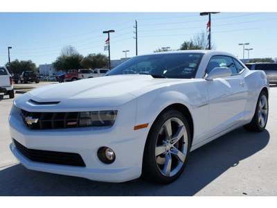 chevrolet camaro 2010 white coupe ss gasoline 8 cylinders rear wheel drive automatic 77090