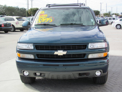 chevrolet tahoe 2005 green suv z71 gasoline 8 cylinders 4 wheel drive automatic 33884