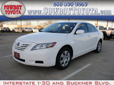 toyota camry 2009 white sedan le gasoline 4 cylinders front wheel drive automatic 75228