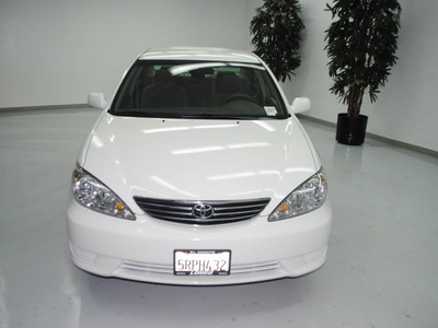 toyota camry 2006 white sedan le gasoline 4 cylinders front wheel drive automatic 91731