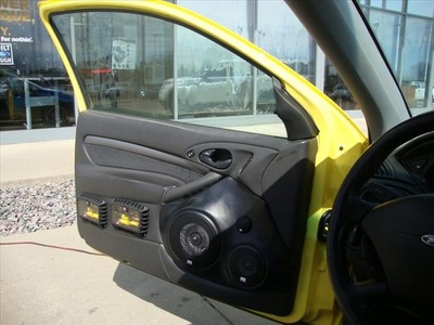 ford focus 2001 yellow hatchback zx3 custom sound system gasoline 4 cylinders front wheel drive 5 speed manual 56301