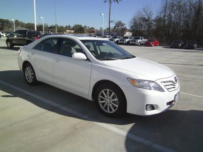 toyota camry 2011 white sedan xle gasoline 4 cylinders front wheel drive automatic 75503
