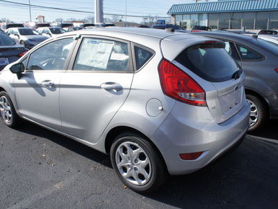 ford fiesta 2012 silver hatchback se gasoline 4 cylinders front wheel drive automatic 08753