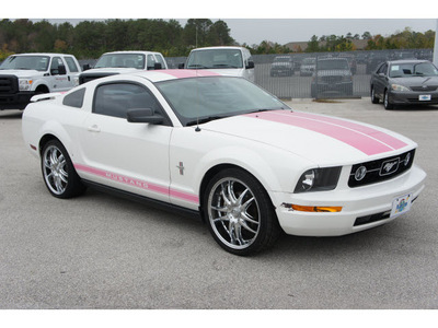 ford mustang 2006 white coupe gasoline 6 cylinders rear wheel drive 5 speed manual 77388