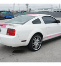 ford mustang 2006 white coupe gasoline 6 cylinders rear wheel drive 5 speed manual 77388
