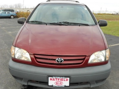 toyota sienna 2002 red van gasoline 6 cylinders front wheel drive 4 speed automatic 43228