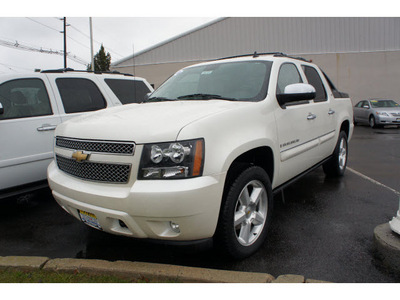 chevrolet avalanche 2008 white suv ltz flex fuel 8 cylinders 4 wheel drive automatic with overdrive 08902