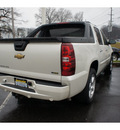 chevrolet avalanche 2008 white suv ltz flex fuel 8 cylinders 4 wheel drive automatic with overdrive 08902