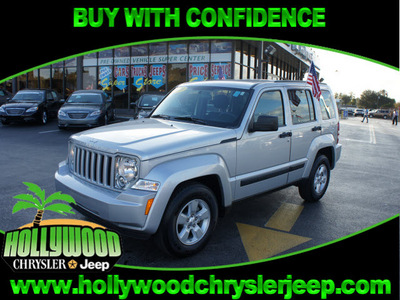 jeep liberty 2010 silver suv sport gasoline 6 cylinders 2 wheel drive automatic 33021