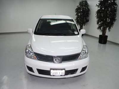 nissan versa 2007 white hatchback 1 8 s gasoline 4 cylinders front wheel drive automatic 91731