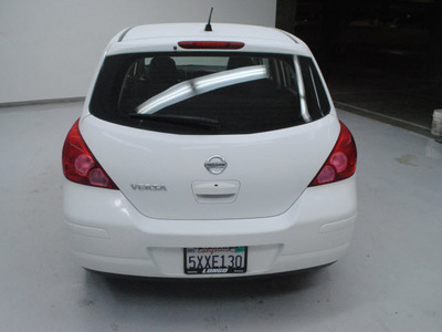 nissan versa 2007 white hatchback 1 8 s gasoline 4 cylinders front wheel drive automatic 91731