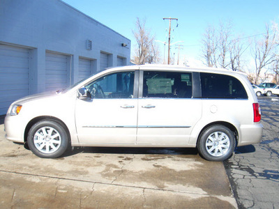 chrysler town and country 2012 beige van touring l flex fuel 6 cylinders front wheel drive automatic 80301