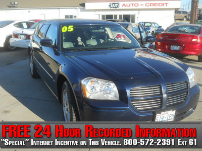 dodge magnum 2005 blue wagon sxt gasoline 6 cylinders all whee drive shiftable automatic 99212