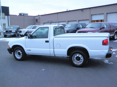 chevrolet s 10 2001 white ls flex fuel 4 cylinders rear wheel drive automatic 55124