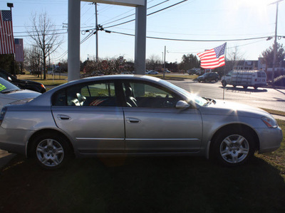 nissan altima 2002 silver sedan 2 5 s gasoline 4 cylinders front wheel drive automatic 07702