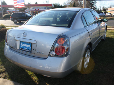 nissan altima 2002 silver sedan 2 5 s gasoline 4 cylinders front wheel drive automatic 07702