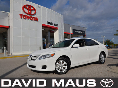 toyota camry 2011 white sedan le gasoline 4 cylinders front wheel drive automatic 32771