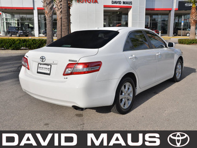 toyota camry 2011 white sedan le gasoline 4 cylinders front wheel drive automatic 32771