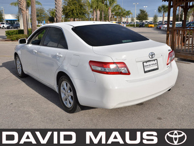 toyota camry 2011 white sedan le gasoline 4 cylinders front wheel drive automatic 32771