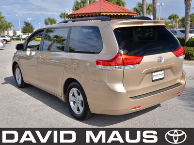 toyota sienna 2011 gold van le gasoline 6 cylinders front wheel drive automatic 32771