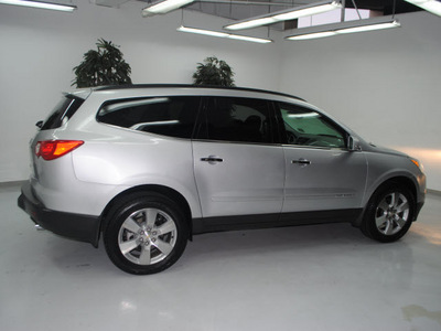 chevrolet traverse 2009 silver suv lt gasoline 6 cylinders front wheel drive automatic 91731