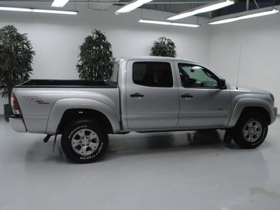 toyota tacoma 2009 silver v6 gasoline 6 cylinders 4 wheel drive 6 speed manual 91731